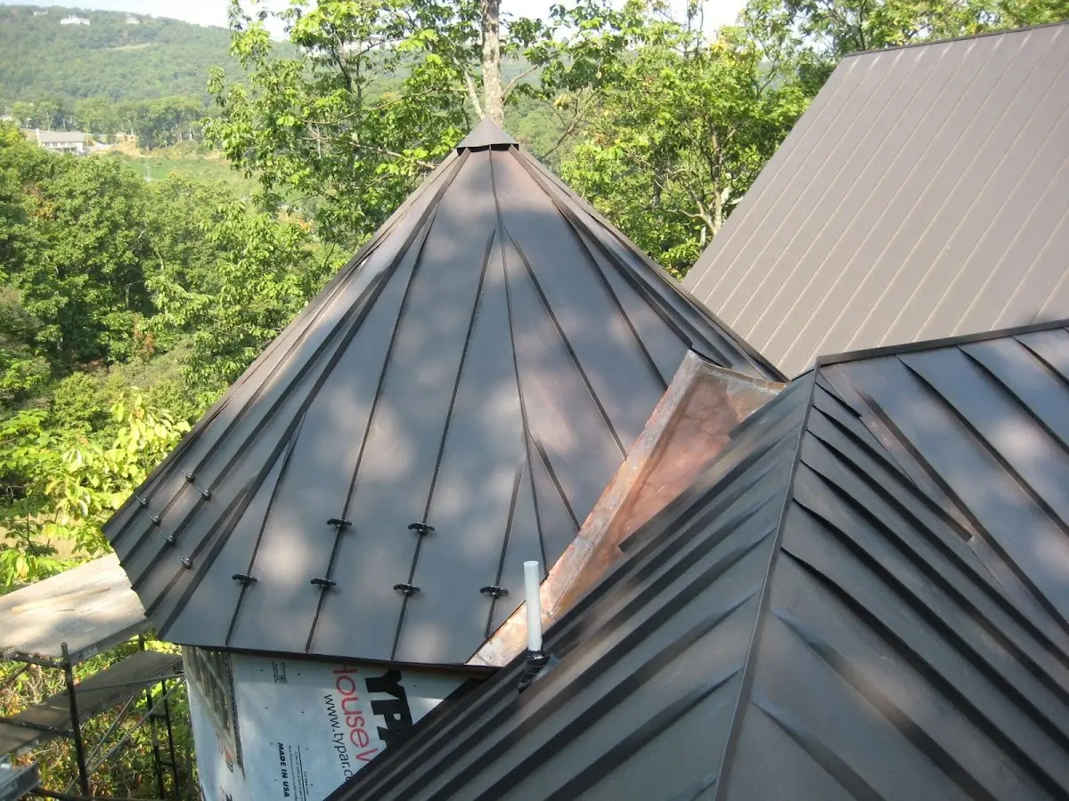 Professional Gutter Cleaning by Craftsman Roofing in Arlanza